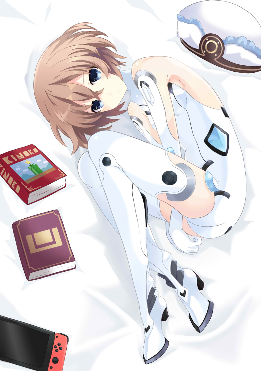 1girl absurdres ass back bare_shoulders bed blanc blue_eyes blush brown_hair elbow_gloves gloves hat hat_removed headwear_removed highres leotard looking_at_viewer lying neptune_(series) on_side ramu-on@_shinon short_hair solo thighhighs white_gloves white_legwear