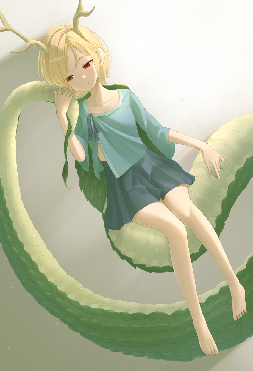 1girl bangs bare_legs barefoot blonde_hair blue_shirt blue_skirt collarbone commentary dragon_horns dragon_tail expressionless eyebrows_visible_through_hair full_body gradient gradient_background grey_background half-closed_eyes highres holding_tail horns kanpa_(campagne_9) kicchou_yachie looking_to_the_side pleated_skirt red_eyes shadow shirt short_hair short_sleeves simplified_chinese_text sitting_on_own_tail skirt solo swept_bangs tail touhou turtle_shell