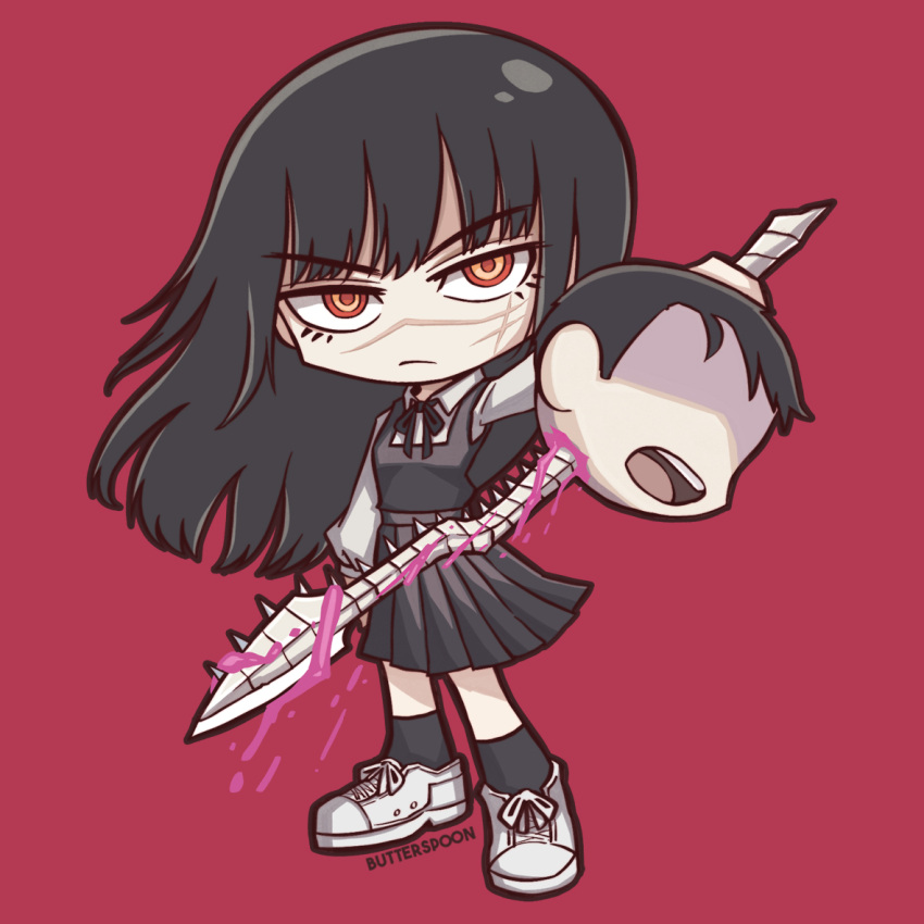 1girl artist_name black_hair black_socks blood butter_spoon chainsaw_man chibi commentary cross_scar dress fourth_east_high_school_uniform full_body holding holding_sword holding_weapon pinafore_dress pleated_dress red_background red_eyes ringed_eyes scar scar_on_cheek scar_on_face scar_on_nose school_uniform serious severed_head shoes sleeveless sleeveless_dress sneakers socks solo spine sword weapon yoru_(chainsaw_man)