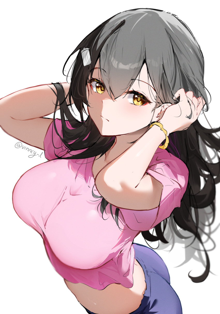 1girl adjusting_hair alternate_costume alternate_hair_length alternate_hairstyle ass black_hair cowboy_shot highres honkai:_star_rail honkai_(series) long_hair looking_at_viewer pink_shirt shirt stelle_(honkai:_star_rail) trailblazer_(honkai:_star_rail) very_long_hair vincent_leo white_background white_hair yellow_eyes