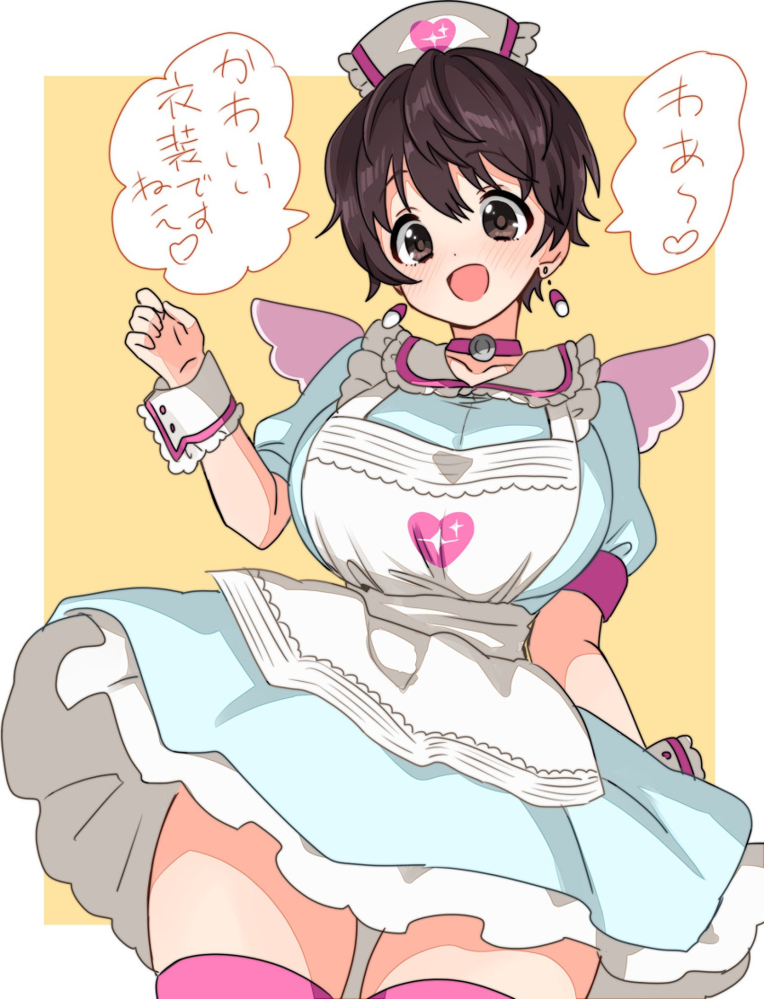 1girl apron blue_dress blush border bow breasts brown_eyes brown_hair capsule choker collarbone cosplay cowboy_shot dot_nose dress earrings fake_wings hand_up hat heart heart_print highres idolmaster idolmaster_cinderella_girls idolmaster_cinderella_girls_starlight_stage jewelry large_breasts looking_down nurse_cap oikawa_shizuku open_mouth outside_border pink_choker pink_thighhighs print_apron puffy_short_sleeves puffy_sleeves short_sleeves simple_background smile solo speech_bubble standing sukoyaka_(100hituzi) thighhighs waist_bow white_apron white_border white_bow white_wrist_cuffs wings wrist_cuffs yellow_background yumemi_riamu yumemi_riamu_(cosplay) zettai_ryouiki