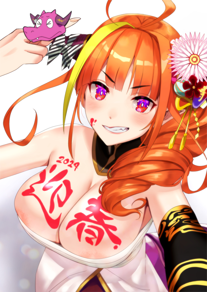 1girl 2024 ahoge areola_slip blonde_hair body_writing bow breasts chest_sarashi detached_collar diagonal-striped_bow dragon_girl dragon_horns dragon_tail drill_hair fang flower grin hair_flower hair_ornament hair_over_shoulder highres hololive horn_bow horn_ornament horns kiryu_coco kiryu_coco_(new_year) large_breasts long_hair looking_at_viewer middle_finger multicolored_hair official_alternate_costume orange_hair parted_lips pointy_ears purple_eyes purple_horns purple_tail red_eyes sarashi side_drill smile solo streaked_hair tail teeth virtual_youtuber zabudog777
