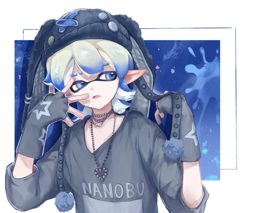 1boy black_headwear blue_background blue_eyes blue_hair border commentary cwikuliv eyebrow_cut fingerless_gloves gloves grey_gloves grey_shirt inkling inkling_boy inkling_player_character male_focus medium_hair multiple_necklaces open_mouth outside_border pointy_ears print_gloves shirt simple_background solo splatoon_(series) splatoon_3 symbol-only_commentary tentacle_hair thick_eyebrows white_border