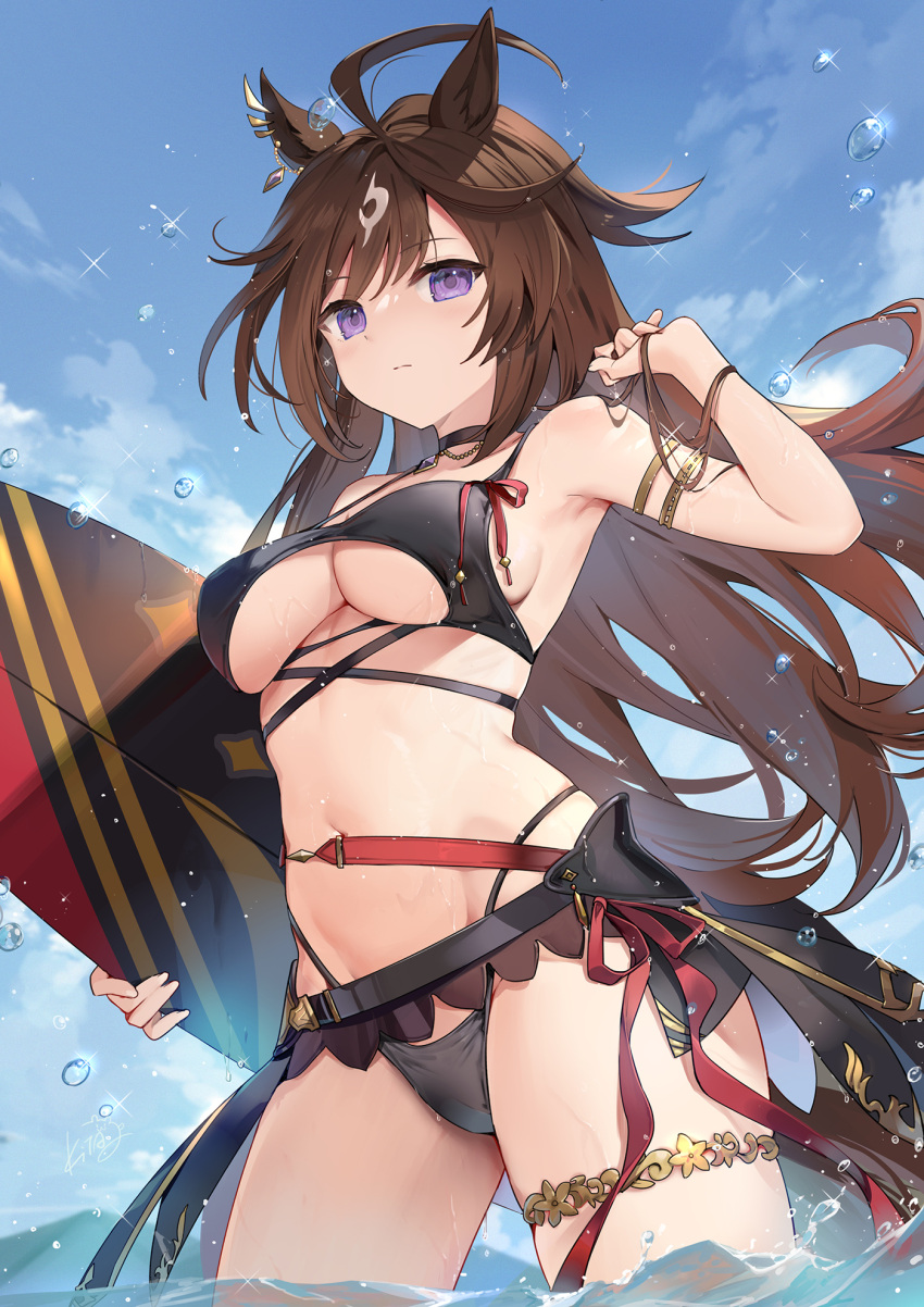 1girl ahoge animal_ears armlet bikini black_bikini black_choker blue_sky breasts brown_hair choker closed_mouth commentary_request day duramente_(umamusume) hand_up highres holding holding_surfboard horse_ears horse_girl horse_tail kita_(kitairoha) long_hair looking_at_viewer medium_breasts navel outdoors purple_eyes sidelocks sky solo stomach surfboard swimsuit tail umamusume underboob wading water wet