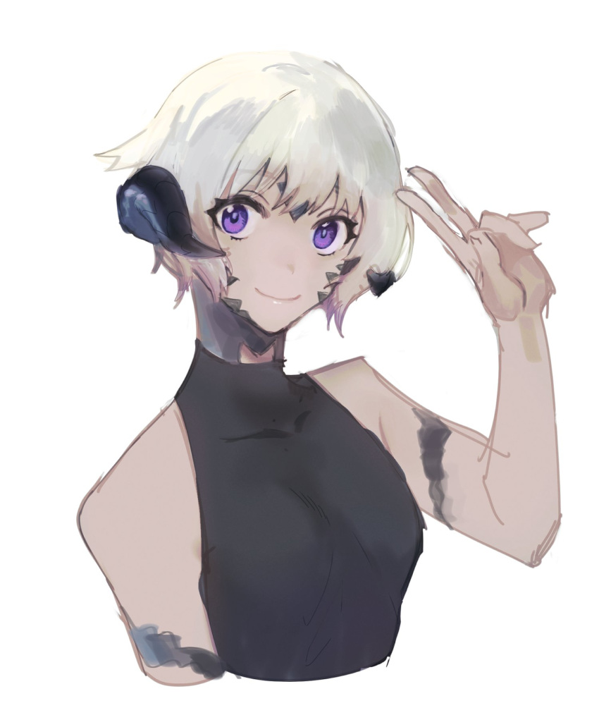 1girl au_ra breasts closed_mouth cropped_torso final_fantasy final_fantasy_xiv gg_dal hand_up highres horns looking_at_viewer monster_girl purple_eyes scales short_hair simple_background small_breasts smile solo upper_body v warrior_of_light_(ff14) white_background white_hair