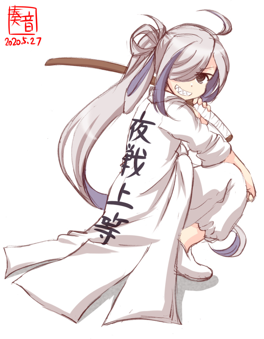 1girl ahoge alternate_costume artist_logo asashimo_(kantai_collection) black_eyes bokken clothes_writing coat commentary_request dated full_body grin hair_over_one_eye highres kanon_(kurogane_knights) kantai_collection long_hair long_jacket looking_at_viewer pants ponytail sharp_teeth silver_hair simple_background smile solo squatting sword teeth tokkoufuku weapon white_background white_coat white_pants wooden_sword