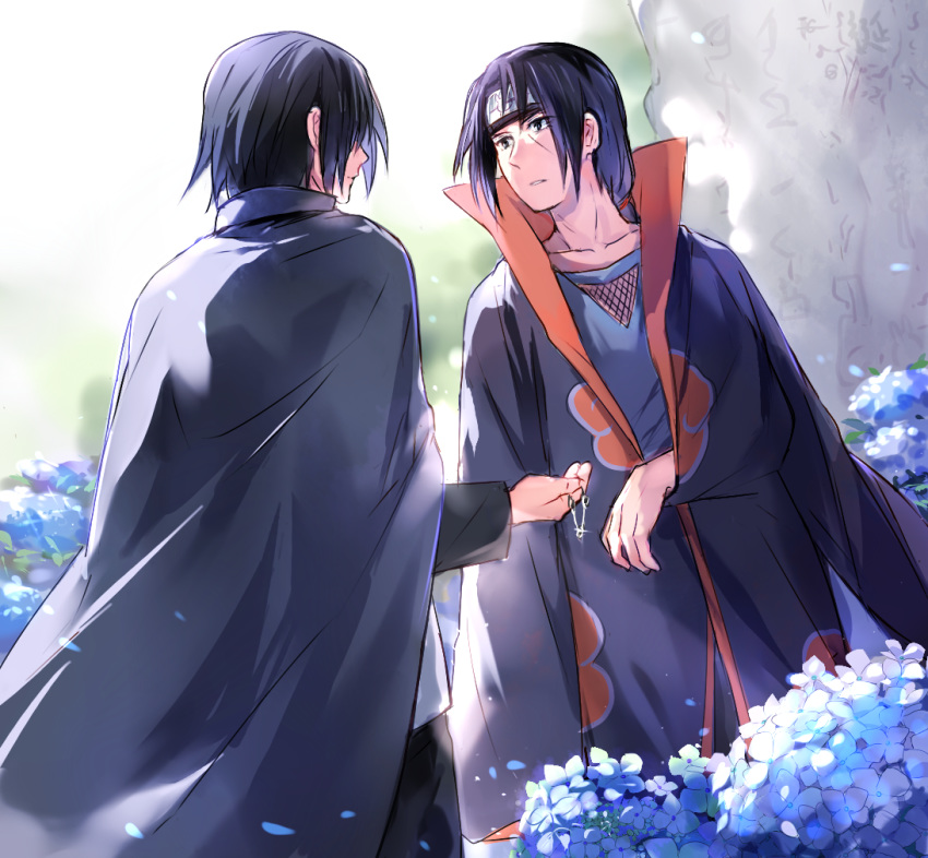 2boys akatsuki_(naruto) black_hair brothers cape cloak closed_mouth confused field flower flower_field forehead_protector hand_on_another's_cheek hand_on_another's_face headband height_difference hydrangea jewelry konohagakure_symbol long_hair male_focus medium_hair multiple_boys naruto naruto_(series) naruto_shippuuden necklace ninja ponytail short_hair siblings smile tied_hair uchiha_itachi uchiha_sasuke usagishi