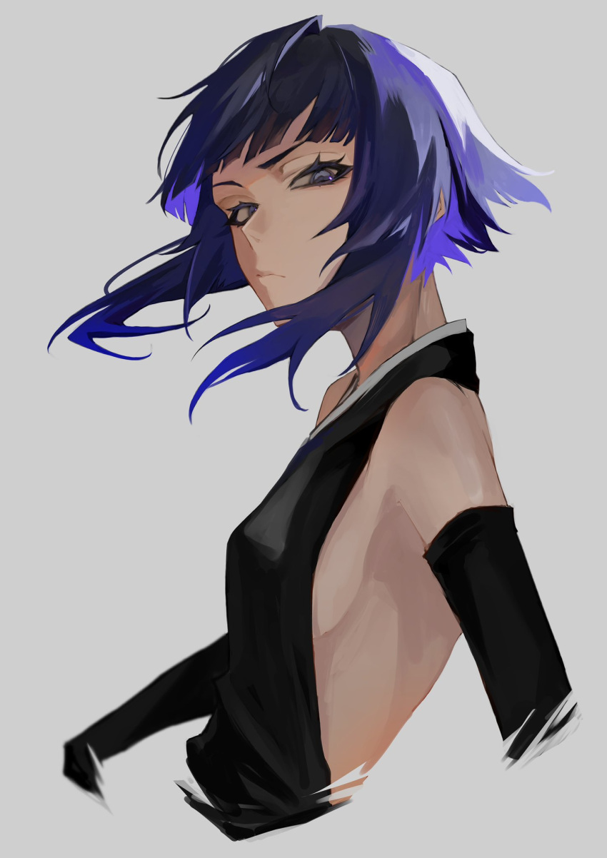 1girl backless_outfit bleach blue_eyes blunt_bangs breasts closed_mouth detached_sleeves grey_background highres purple_hair short_hair short_hair_with_long_locks sideboob sideless_outfit simple_background solo sui-feng ui_1231 upper_body