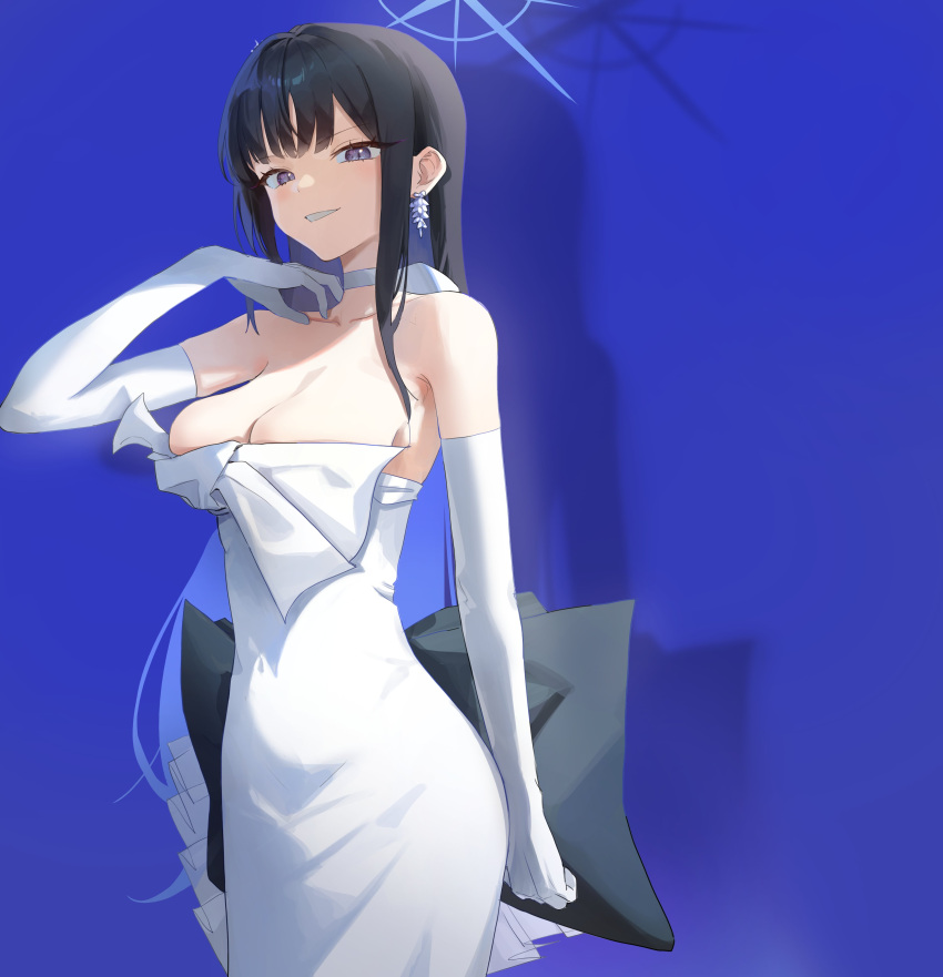 1girl absurdres black_hair blue_archive blue_background blue_eyes blue_hair blue_halo breasts choker cleavage collarbone colored_inner_hair dress elbow_gloves gloves grin halo highres large_breasts long_hair looking_at_viewer multicolored_hair nonoa official_alternate_costume saori_(blue_archive) saori_(dress)_(blue_archive) simple_background smile solo strapless strapless_dress white_choker white_dress white_gloves