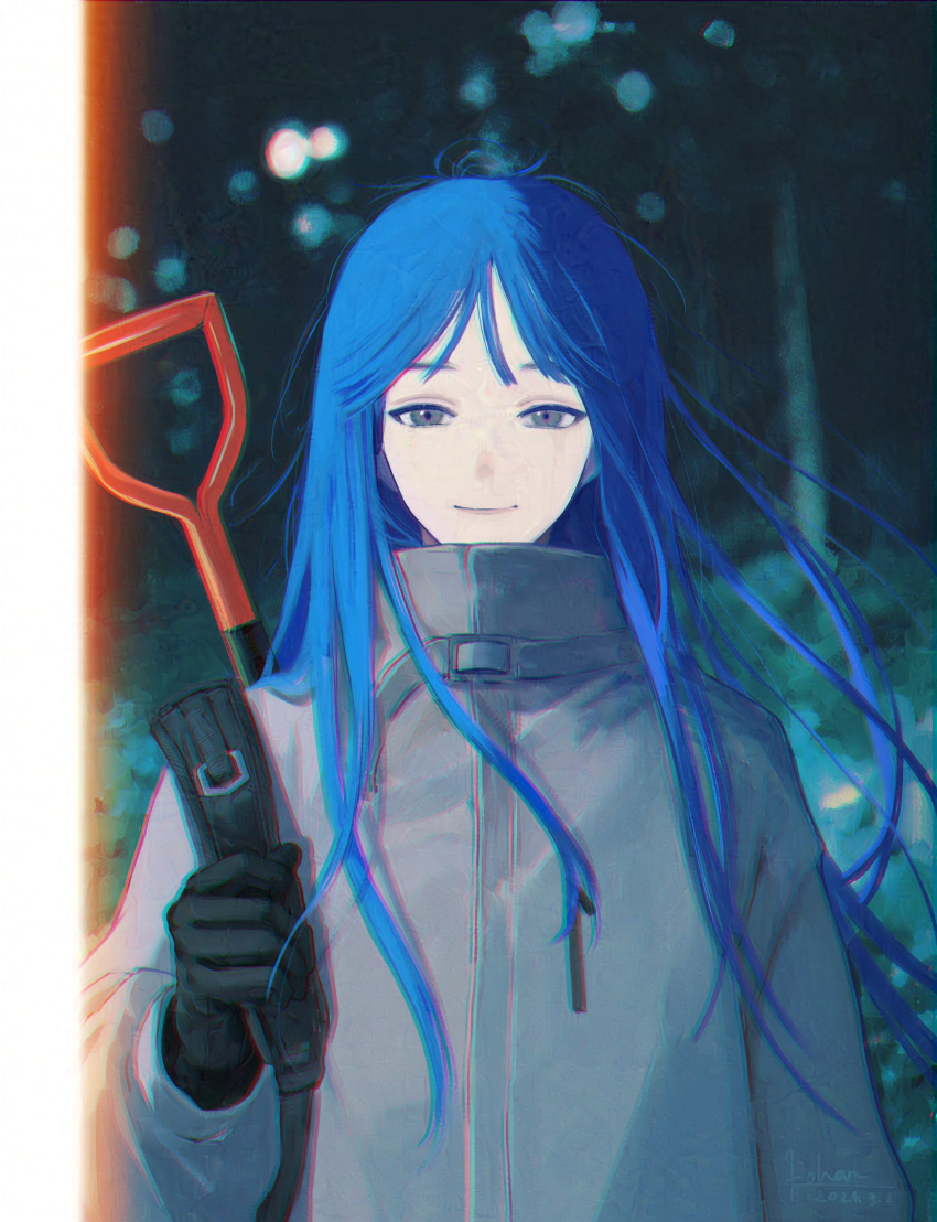 1girl absurdres black_gloves blue_hair blurry blurry_background bokeh chromatic_aberration closed_mouth coat depth_of_field gloves grey_coat grey_eyes grey_jacket highres holding holding_strap jacket kotorino_mabuta long_hair long_sleeves looking_at_viewer original shovel smile solo straight-on upper_body