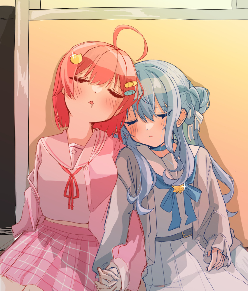 2girls ahoge belt blue_bow blue_bowtie blue_choker blue_hair blush bow bowtie brooch cardigan cat_hair_ornament choker closed_eyes commentary_request cowboy_shot grey_cardigan hair_between_eyes hair_bun hair_ornament hairclip highres holding_hands hololive hoshimachi_suisei hoshimachi_suisei_(school_uniform) hosupi indoors jacket jewelry long_hair long_sleeves miniskirt multiple_girls neck_ribbon official_alternate_costume official_alternate_hair_length official_alternate_hairstyle open_cardigan open_clothes open_jacket open_mouth parted_lips pink_hair pink_jacket pink_skirt plaid plaid_skirt pleated_skirt red_ribbon ribbon sailor_collar sakura_miko sakura_miko_(school_uniform) saliva school_uniform serafuku shirt short_hair side_up_bun sidelocks single_off_shoulder single_side_bun sitting skirt sleeping sleeping_upright star_brooch virtual_youtuber white_sailor_collar white_serafuku white_shirt white_skirt