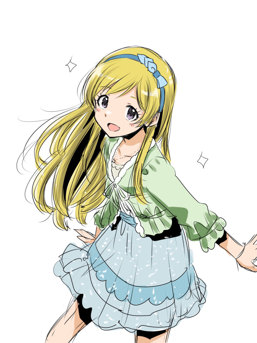 1girl blonde_hair blue_hairband blue_ribbon blue_skirt blush bracelet collarbone cowboy_shot dot_nose eyelashes frilled_shirt frilled_skirt frilled_sleeves frills green_shirt hair_ribbon hairband highres idolmaster idolmaster_million_live! idolmaster_million_live!_theater_days jewelry long_hair looking_at_viewer matcha_kingyo necklace official_alternate_costume official_alternate_hairstyle open_mouth parted_bangs purple_eyes ribbon shirt short_sleeves sidelocks simple_background skirt smile solo sparkle standing straight_hair white_background