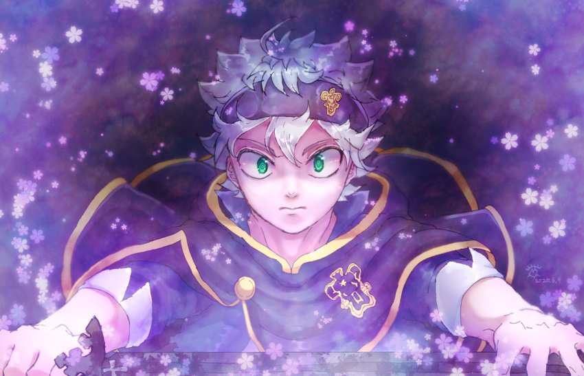 1boy agate_lul asta_(black_clover) black_capelet black_clover black_headband capelet clover_(flower) eyebrows_visible_through_hair flower green_eyes grey_hair hair_between_eyes headband highres holding holding_sword holding_weapon looking_at_viewer messy_hair shaded_face silver_hair solo sword upper_body weapon