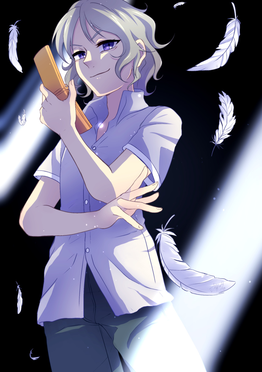 1boy absurdres black_background grey_shirt highres holding holding_phone kasuka_tamashiine kiryuu_yoshiya light_rays male_focus phone purple_eyes shirt silver_hair simple_background smile smirk solo standing subarashiki_kono_sekai white_feathers white_shirt