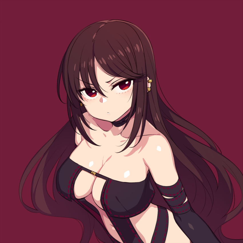 1girl bare_shoulders black_dress black_gloves breasts brown_hair chan_co choker cleavage collarbone consort_yu_(fate) dress earrings elbow_gloves fate/grand_order fate_(series) from_above gloves hair_between_eyes highres jewelry large_breasts long_hair looking_at_viewer multiple_earrings navel red_background red_eyes revealing_clothes ribbon_trim sidelocks simple_background solo strapless strapless_dress v-shaped_eyebrows very_long_hair