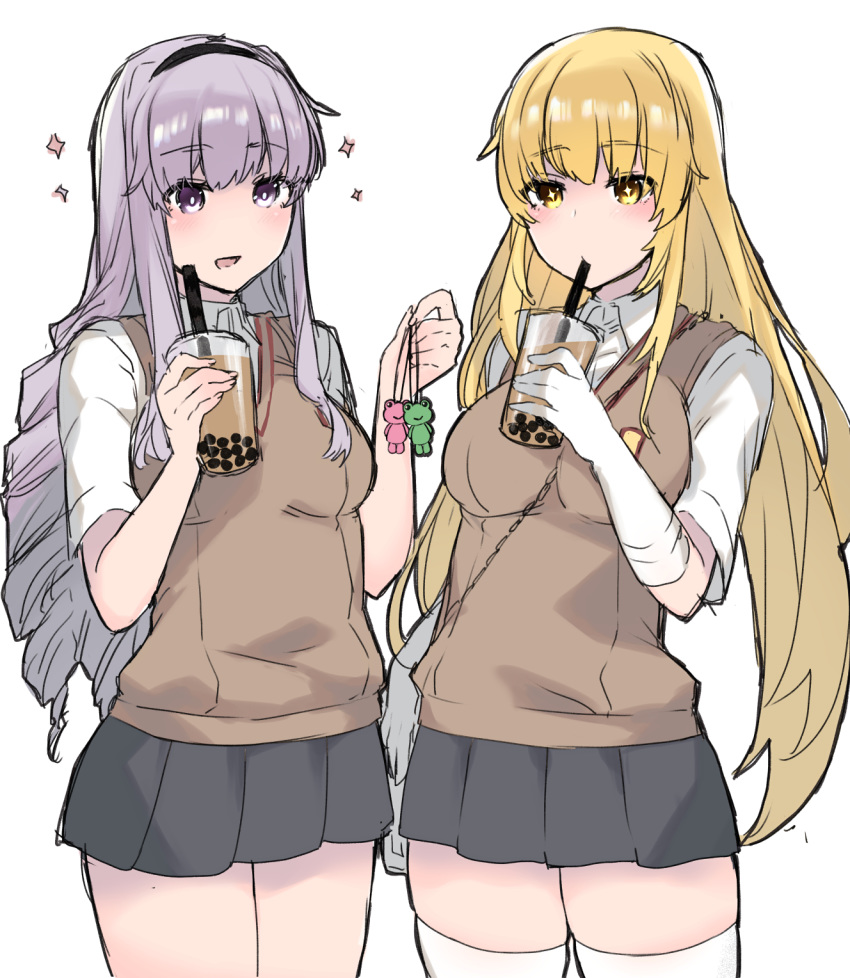 2girls anoshabu astral_buddy bangs blonde_hair breasts brown_vest bubble_tea cowboy_shot cup drill_locks drinking drinking_straw drinking_straw_in_mouth elbow_gloves gekota gloves highres hokaze_junko large_breasts medium_breasts miniskirt multiple_girls pleated_skirt purple_eyes purple_hair school_uniform shirt shokuhou_misaki short_sleeves sidelocks simple_background skindentation skirt smile thighhighs to_aru_kagaku_no_railgun to_aru_majutsu_no_index tokiwadai_school_uniform vest white_background white_gloves white_legwear yellow_eyes zettai_ryouiki