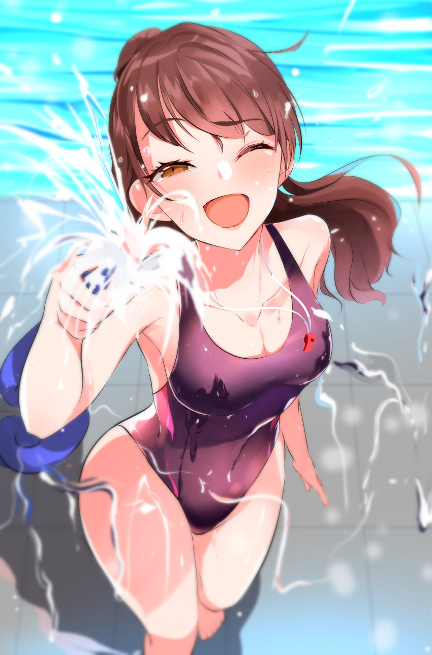 1girl ;d absurdres bangs barefoot blurry blush breasts brown_eyes brown_hair collarbone competition_swimsuit depth_of_field dripping eyebrows_visible_through_hair from_above groin half-closed_eye hand_up high_ponytail highres holding hose lanyard long_hair looking_at_viewer looking_up medium_breasts one-piece_swimsuit one_eye_closed open_mouth original ponytail pool poolside purple_swimsuit sideboob smile solo spraying standing swimsuit tile_floor tiles water water_drop wet whistle whistle_around_neck wide_hips witchdalisweet