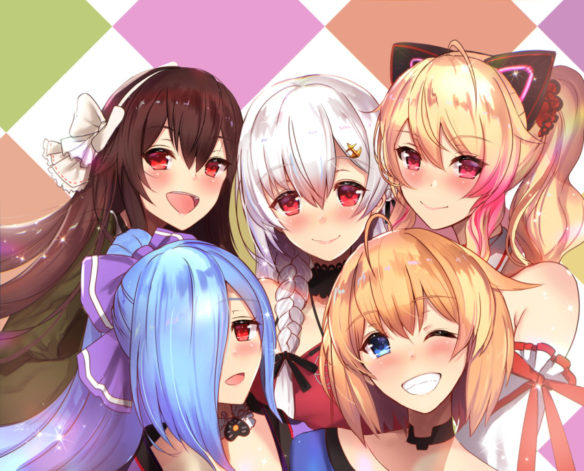 .live 5girls ahoge anchor_hair_ornament animal_ears argyle argyle_background bangs bare_shoulders black_choker blonde_hair blue_eyes blue_hair blush bow braid brown_hair cat_ears choker closed_mouth collarbone eyebrows_visible_through_hair fake_animal_ears grin hair_between_eyes hair_bow hair_ornament hair_over_one_eye hairband high_ponytail highres long_hair long_sleeves looking_at_viewer multicolored_hair multiple_girls nekonoki_mochi one_eye_closed open_mouth pink_hair ponytail purple_bow red_eyes short_hair silver_hair smile streaked_hair untue upper_body ushimaki_riko virtual_youtuber white_bow white_choker yaezawa_natori yamato_iori yozakura_tama