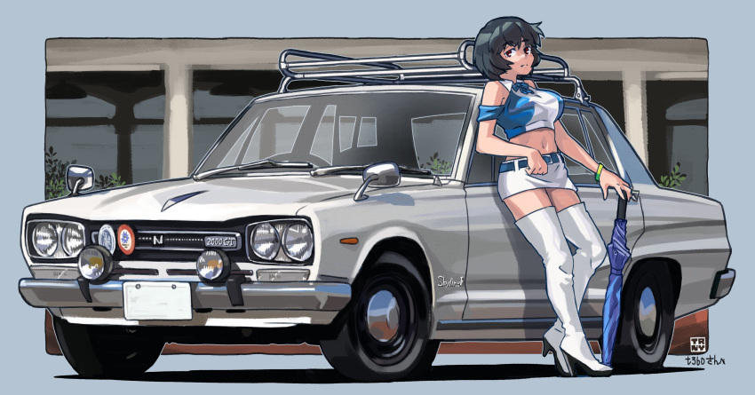 1girl absurdres bare_shoulders belt black_hair blue_neckwear boots bow bowtie bracelet breasts car check_copyright closed_mouth copyright_request full_body ground_vehicle high_heels highres jewelry large_breasts leaning_on_object looking_at_viewer midriff miniskirt motor_vehicle navel original plant race_queen red_eyes short_hair signature skirt sleeve solo thigh_boots thighhighs toriny umbrella white_legwear white_skirt