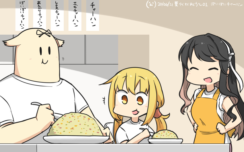 2girls alternate_costume apron black_hair blonde_hair closed_eyes commentary_request eating food fried_rice hamu_koutarou highres indoors kantai_collection long_hair low_twintails multicolored_hair multiple_girls naganami_(kantai_collection) pink_hair satsuki_(kantai_collection) shirt sign sleeves_rolled_up t-shirt the_yuudachi-like_creature translated twintails two-tone_hair upper_body wavy_hair white_shirt yellow_apron yellow_eyes