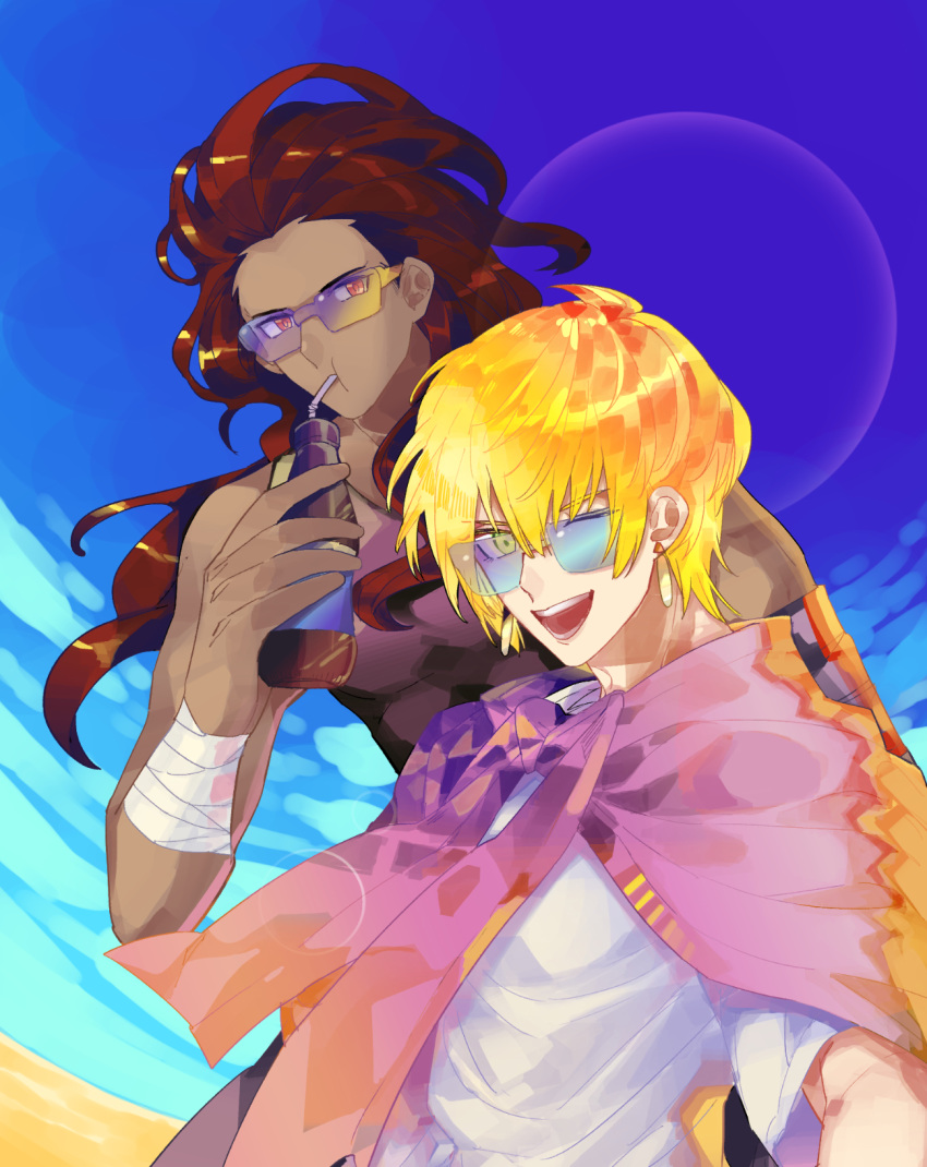 2boys bendy_straw berserker black_hair blonde_hair drink drinking drinking_straw earrings fate/grand_order fate_(series) green_eyes highres jason_(fate/grand_order) jewelry long_hair messy_hair multiple_boys one_eye_closed red_eyes short_hair smile sunglasses