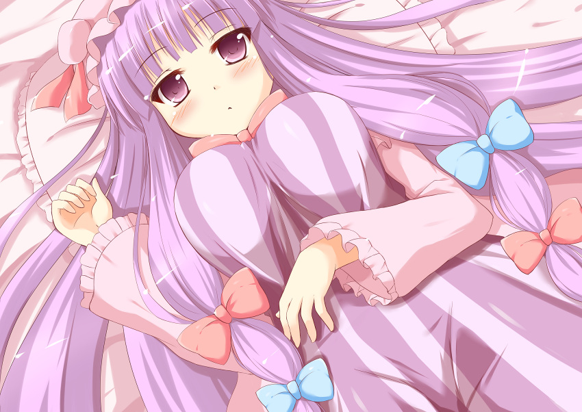 1girl bed blue_bow blush bow bowtie breasts chaa_(korone-ze) commentary_request eyebrows_visible_through_hair hair_bow hat hat_ribbon highres large_breasts long_hair looking_at_viewer lying mob_cap on_back on_bed patchouli_knowledge pillow purple_eyes purple_hair red_bow red_neckwear red_ribbon ribbon solo touhou very_long_hair wide_sleeves