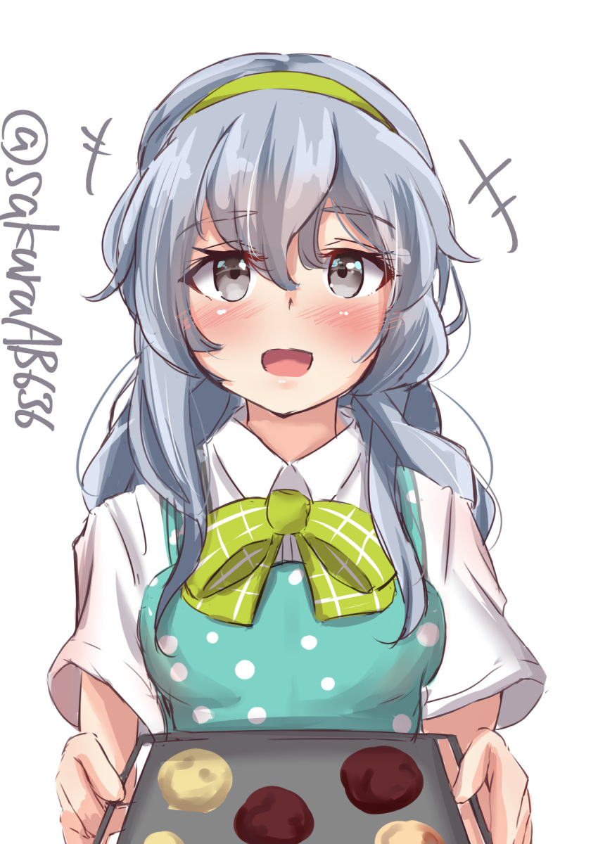 1girl apron blue_apron bow bowtie commentary_request cookie dress_shirt food green_hairband green_neckwear grey_eyes hairband highres kantai_collection long_hair looking_at_viewer plaid_neckwear polka_dot polka_dot_apron sakura_ab shirt short_sleeves sidelocks silver_hair simple_background smile solo tray twitter_username upper_body wavy_hair white_background white_shirt yamagumo_(kantai_collection)