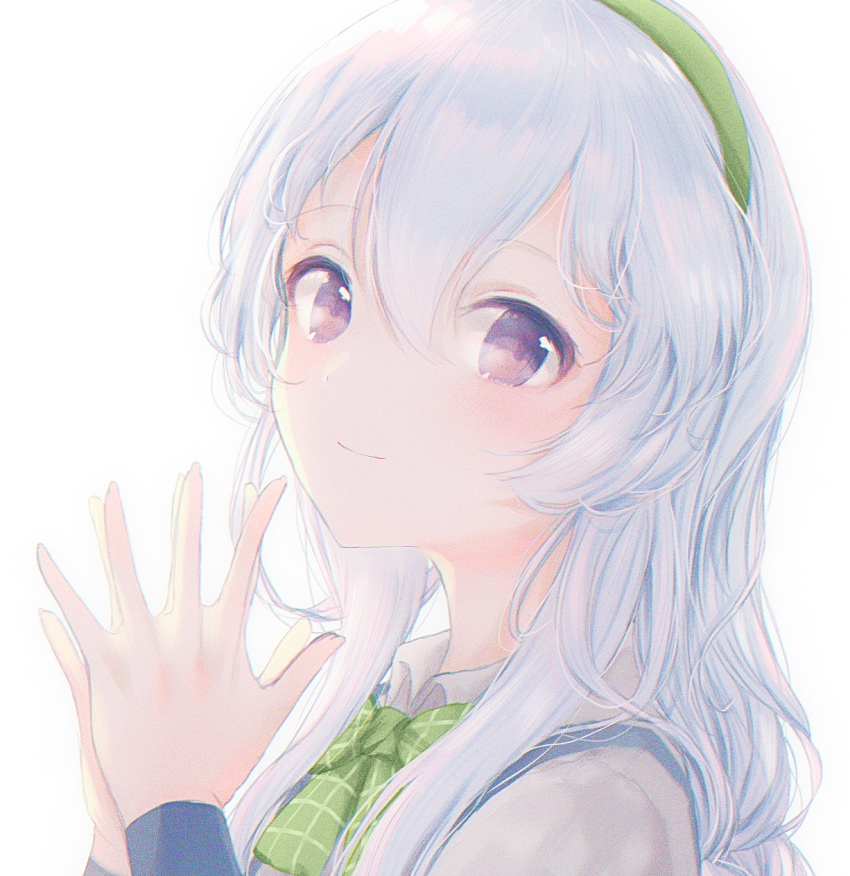 1girl arm_warmers bangs blush bow bowtie green_hairband green_neckwear grey_hair hair_between_eyes hairband hands_together highres kantai_collection long_hair purple_eyes shirt simple_background smile solo suspenders tsunano_(koi_pink) upper_body white_background white_shirt yamagumo_(kantai_collection)