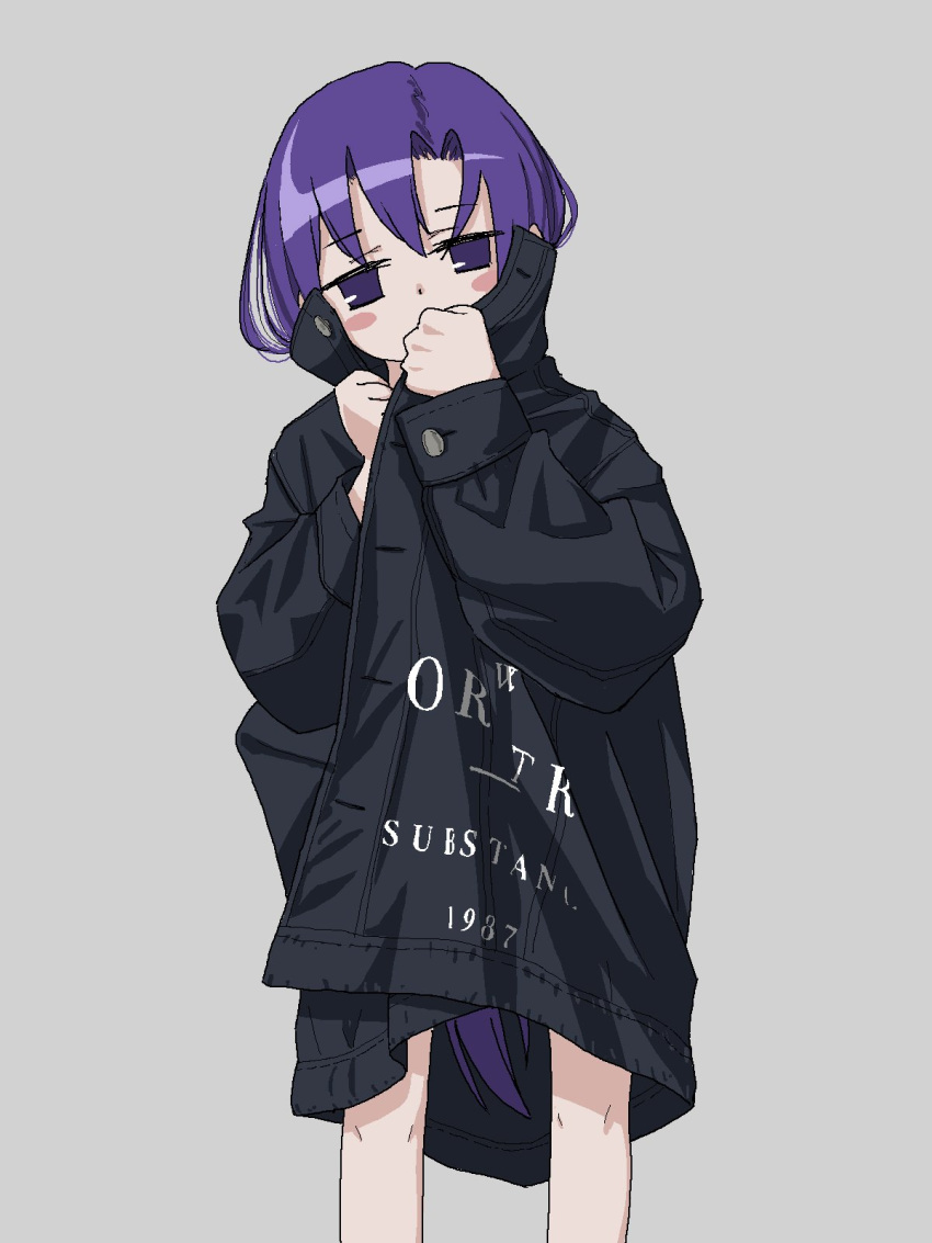 1girl bangs black_jacket blush_stickers clothes_writing covering enpera goshiki_agiri grey_background head_tilt highres jacket jitome kill_me_baby long_hair looking_at_viewer nadegata open_clothes open_jacket purple_eyes purple_hair scarf simple_background solo standing very_long_hair