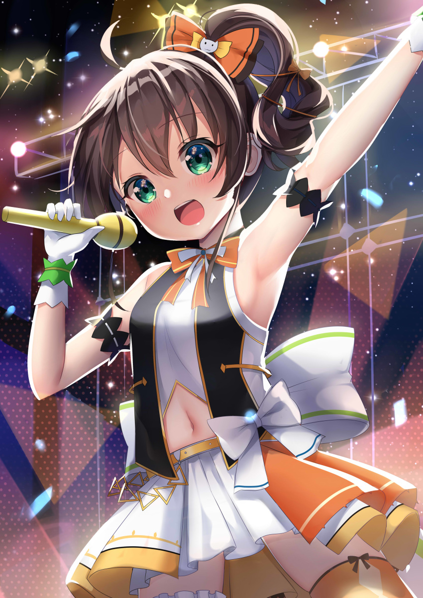 1girl :d absurdres agung_syaeful_anwar arm_up armpits bangs bare_shoulders black_hair commentary eyebrows_visible_through_hair gloves green_eyes hair_between_eyes hand_up high_ponytail highres holding holding_microphone hololive microphone natsuiro_matsuri navel open_mouth orange_legwear pleated_skirt shirt side_ponytail single_thighhigh skirt sleeveless sleeveless_shirt smile solo stage_lights thighhighs upper_teeth virtual_youtuber white_gloves white_shirt white_skirt
