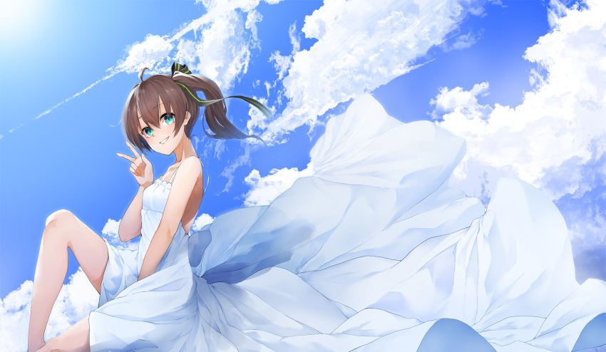 1girl ahoge alternate_costume bare_legs blue_eyes blue_sky blush breasts brown_hair cat_hair_ornament cloud cloudy_sky commentary day dress eyebrows_visible_through_hair grin hair_between_eyes hair_ornament hair_ribbon highres hololive knee_up long_dress looking_at_viewer medium_hair natsuiro_matsuri outdoors ribbon side_ponytail sitting sky sleeveless sleeveless_dress small_breasts smile solo sun thighs toto_(kuro_toto) v virtual_youtuber white_dress wind
