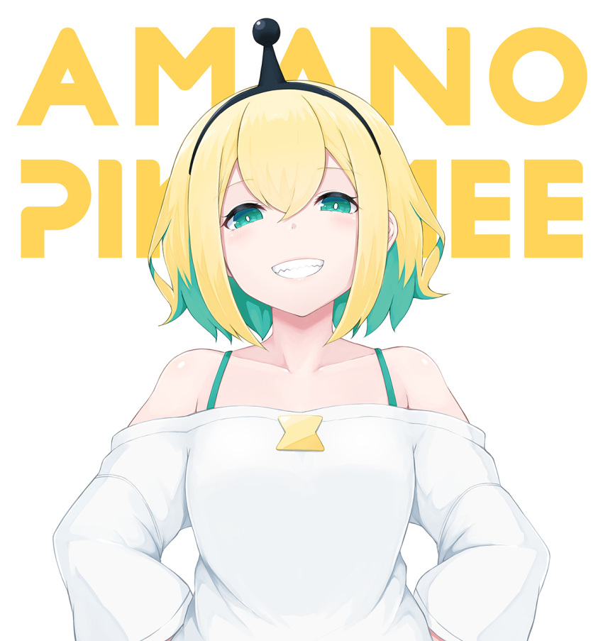 1girl amano_pikamee background_text bangs bare_shoulders black_hairband blonde_hair character_name collarbone eyebrows_visible_through_hair green_eyes green_hair grin hair_between_eyes hairband hands_on_hips highres long_sleeves looking_at_viewer multicolored_hair off-shoulder_shirt off_shoulder shirt simple_background smile solo temari_rin two-tone_hair virtual_youtuber voms white_background white_shirt