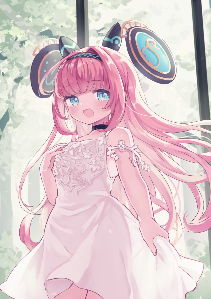 1girl :d ahoge bangs bare_arms bare_shoulders black_choker black_hairband blue_eyes blush choker dress eyebrows_visible_through_hair fang hair_intakes hairband hand_up headgear highres karunabaru lishenna_omen_of_destruction long_hair looking_at_viewer open_mouth pink_hair shadowverse sleeveless sleeveless_dress smile solo standing very_long_hair white_dress