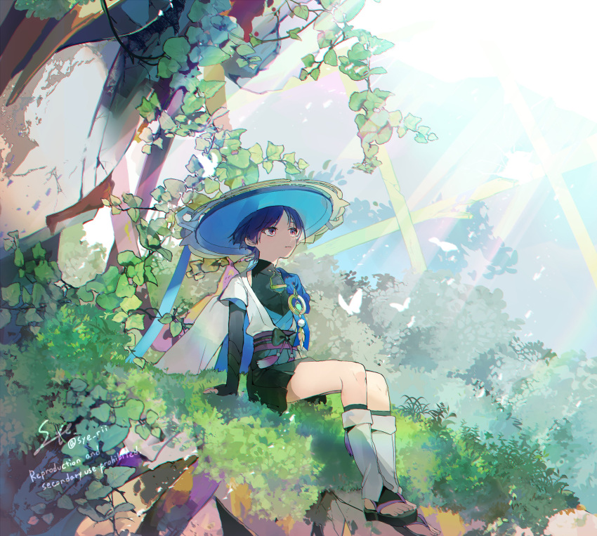 1boy absurdres bare_legs bow day from_side genshin_impact hat highres looking_ahead nature obi outdoors plant purple_hair rock sandals sash scaramouche_(genshin_impact) short_hair short_shorts shorts sitting solo sunlight syerii wanderer_(genshin_impact) wide_brim