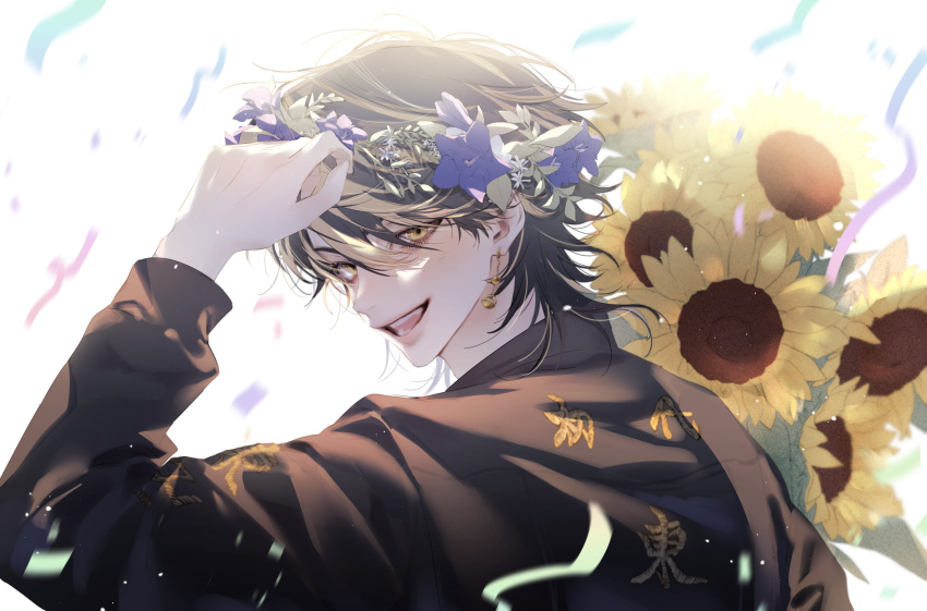 1boy absurdres black_hair black_shirt collared_shirt earrings flower flower_on_head from_behind hand_on_own_head hanemiya_kazutora highres holding holding_flower jewelry light light_blush long_sleeves looking_at_viewer looking_back male_focus multicolored_hair necotenxi purple_flower shirt simple_background single_earring smile solo streaked_hair sunflower teeth tokyo_revengers wolf_cut yellow_eyes yellow_flower