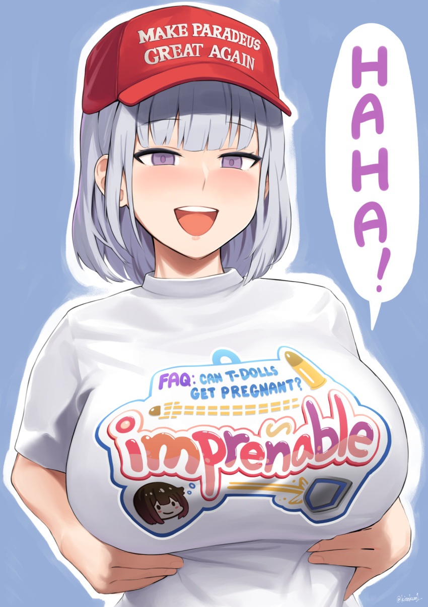 1girl baseball_cap blue_background breasts english_text girls'_frontline grey_hair hat highres kion-kun large_breasts make_america_great_again open_mouth outline purple_eyes red_hat rpk-16_(girls'_frontline) shirt short_hair short_sleeves simple_background smile solo speech_bubble t-shirt teeth upper_body upper_teeth_only white_outline white_shirt
