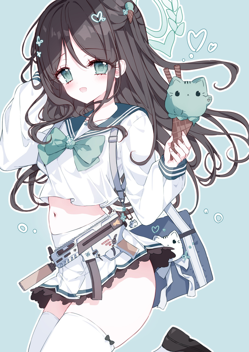 1girl :d absurdres airi_(blue_archive) arm_behind_head arm_up bag black_footwear black_hair blue_archive blue_background blue_sailor_collar blush bow food food-themed_hair_ornament green_bow green_eyes gun h&amp;k_mp5k hair_between_eyes hair_ornament halo highres holding holding_food ice_cream ice_cream_cone ice_cream_hair_ornament long_hair looking_at_viewer midriff navel outline parted_bangs pleated_skirt sailor_collar school_bag school_uniform serafuku shirt shoes simple_background skirt smile solo submachine_gun tandohark thighhighs very_long_hair weapon white_outline white_serafuku white_shirt white_skirt white_thighhighs