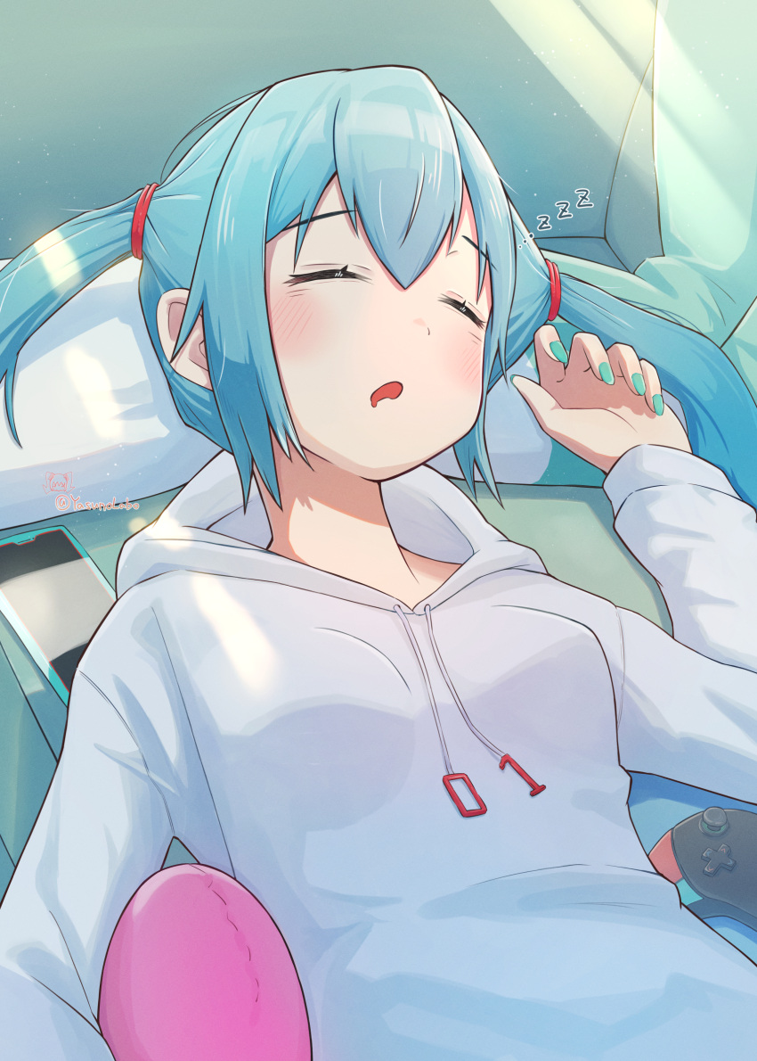 1girl =_= aqua_hair aqua_nails breasts commentary_request controller d: double-parted_bangs drooling furrowed_brow game_controller hairband hatsune_miku highres hood hoodie hugging_object indoors light_blush lying medium_hair mouth_drool on_back open_mouth pillow pillow_hug red_hairband sleeping small_breasts solo twintails upper_body vocaloid white_hoodie yasuno-labo zzz