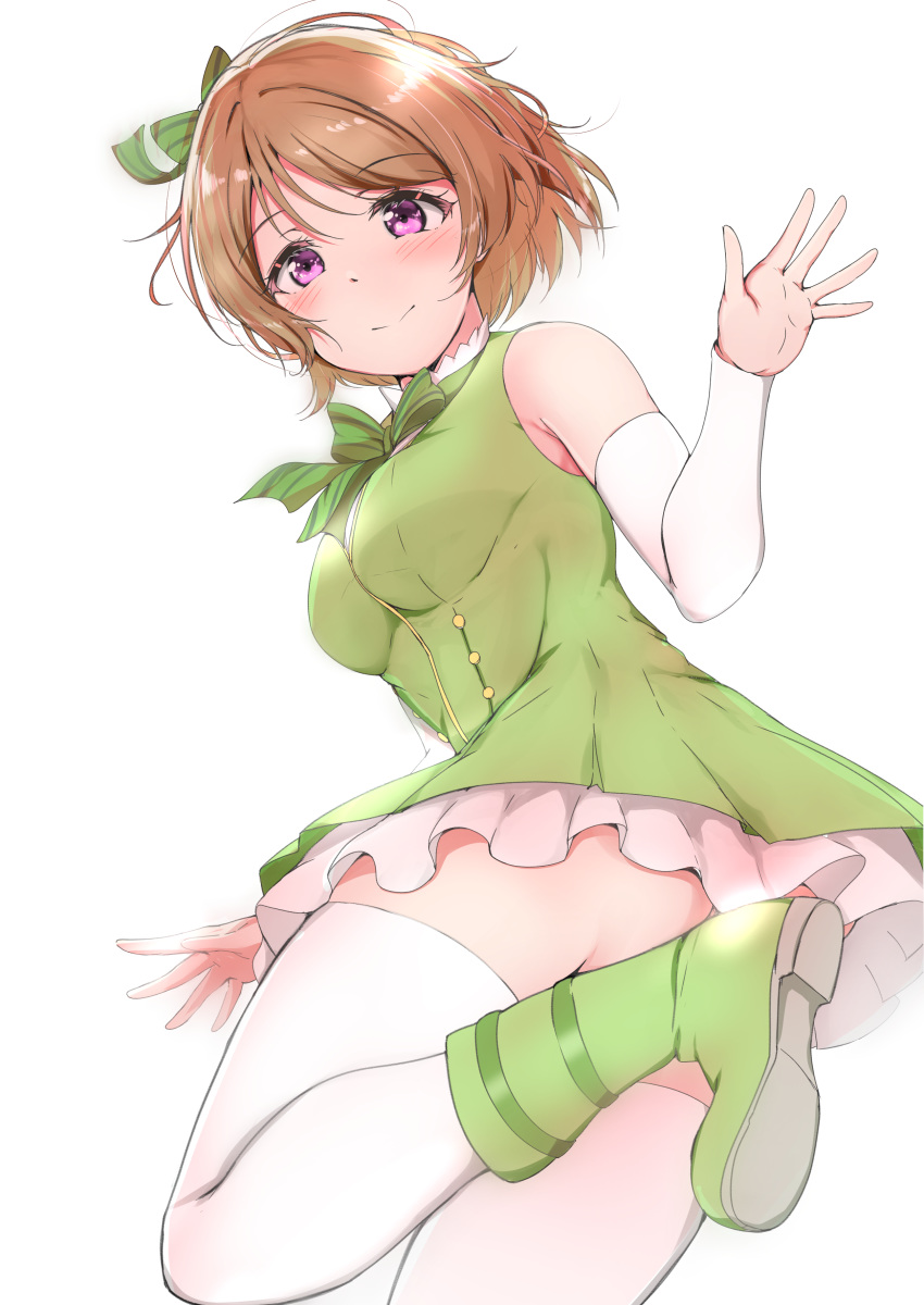 1girl :&gt; absurdres ankoiri arm_warmers ass blush boots bow breasts brown_hair convenient_leg dress green_bow green_dress green_footwear hair_bow highres koizumi_hanayo leg_lift looking_at_viewer love_live! love_live!_school_idol_project medium_breasts purple_eyes short_hair simple_background sleeveless sleeveless_dress solo thighhighs white_background white_legwear