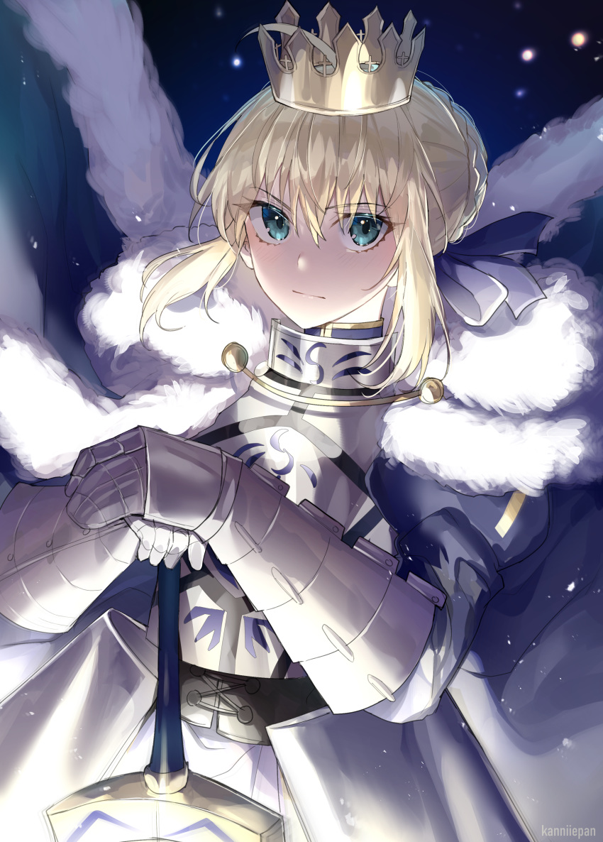 1girl absurdres ahoge armor armored_dress artoria_pendragon_(all) blonde_hair breastplate crown excalibur eyebrows_visible_through_hair fate/stay_night fate_(series) gauntlets hair_between_eyes hair_bun highres kanniepan saber solo standing sword weapon