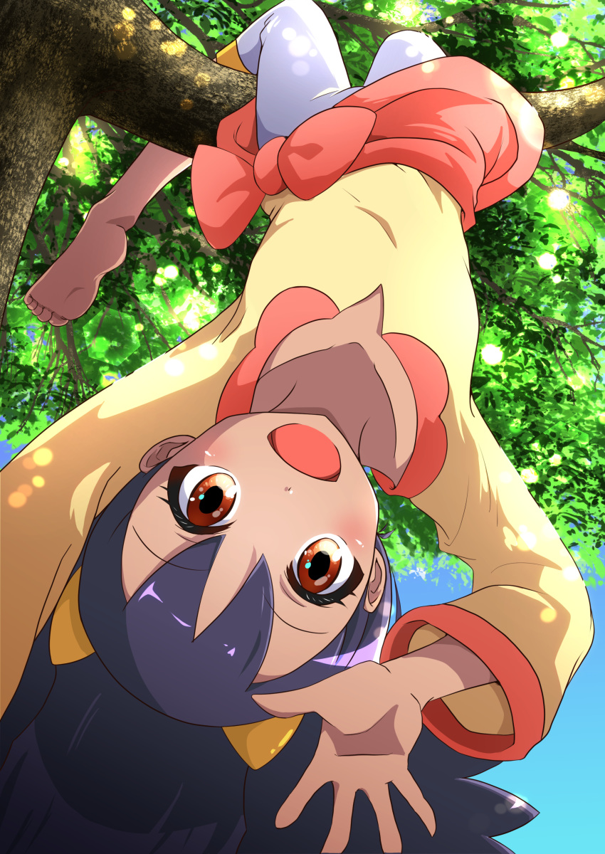 1girl absurdres anime_coloring barefoot blush bow breasts brown_eyes cleavage collarbone dark_skin flat_chest hair_bow hanging_from_tree highres in_tree iris_(pokemon) long_hair looking_at_viewer negimiso1989 open_mouth outdoors pokemon pokemon_(anime) pokemon_bw_(anime) purple_hair sky smile solo tree tree_branch upside-down waving