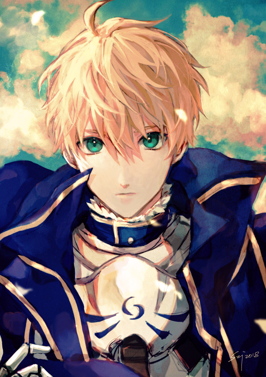 1boy absurdres armor armored_dress arthur_pendragon_(fate) blonde_hair blue_cape blue_dress breastplate cape dress expressionless fate/grand_order fate/prototype fate_(series) gauntlets green_eyes hair_between_eyes highres looking_at_viewer male_focus outdoors pauldrons sangzhujun short_hair shoulder_armor signature sky solo upper_body