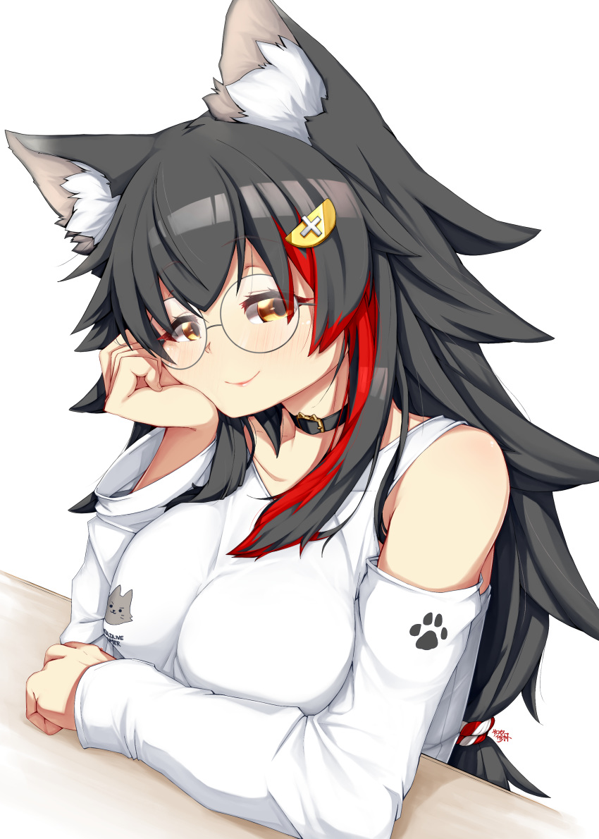 1girl absurdres animal_ear_fluff animal_ears bangs bare_shoulders black_choker black_hair breasts chin_rest choker commentary detached_sleeves eyebrows_visible_through_hair glasses hair_ornament hairclip highres hololive large_breasts long_hair looking_at_viewer multicolored_hair ookami_mio psychopath_idiot red_hair round_eyewear simple_background smile solo streaked_hair two-tone_hair upper_body virtual_youtuber white_background wolf_ears wolf_girl yellow_eyes