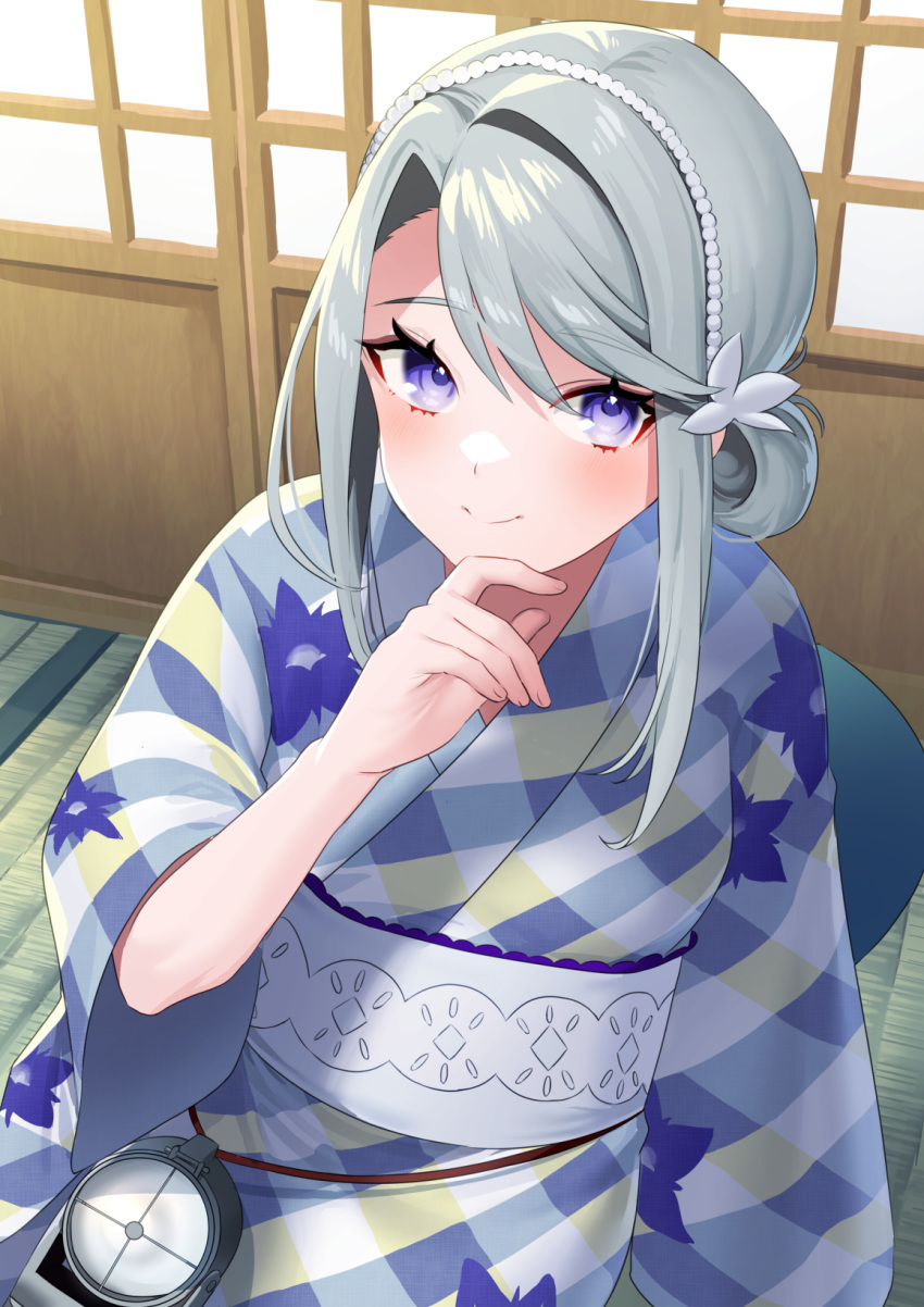 alternate_costume alternate_hairstyle finger_to_chin highres indoors japanese_clothes kantai_collection kimono looking_at_viewer mizuki_eiru_(akagi_kurage) purple_eyes sagiri_(kantai_collection) searchlight sidelocks silver_hair smile yukata