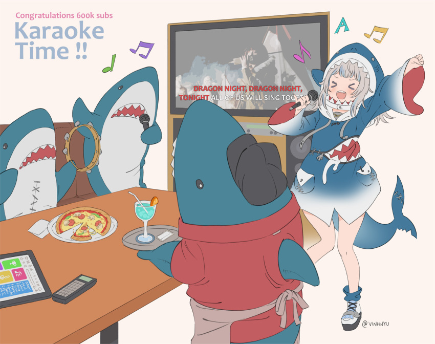 &gt;_&lt; 1girl :d a animal_hood arm_up blue_eyes blue_hair clenched_hand commentary english_commentary english_text followers food gawr_gura grey_hair hat hololive hololive_english hood ikea_shark instrument karaoke long_sleeves microphone multicolored_hair music musical_note open_mouth pinky_out pizza plate pouch shark_costume shark_hood shark_tail sharp_teeth singing smile stitches streaked_hair stuffed_animal stuffed_shark stuffed_toy tail tambourine teeth tray twitter_username vinhnyu virtual_youtuber wide_sleeves xd