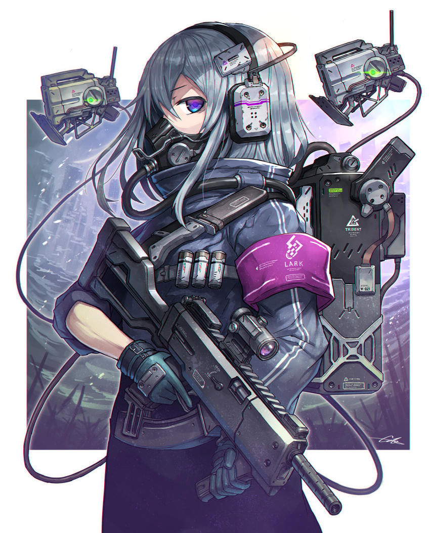 1girl armband backpack bag bangs blue_gloves border commentary_request cowboy_shot gas_mask gia gloves grey_hair gun headset highres holding holding_gun holding_weapon looking_at_viewer mask medium_hair mouth_mask multicolored multicolored_eyes original outside_border profile purple_eyes robot solo trigger_discipline weapon white_border