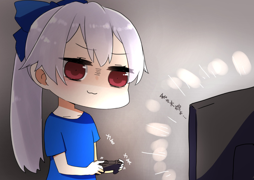 1girl bangs blue_bow blue_shirt bow chibi closed_mouth collarbone controller eyebrows_visible_through_hair fate/grand_order fate_(series) flat_screen_tv game_controller grey_background hair_bow highres holding i.u.y long_hair ponytail red_eyes shaded_face shirt short_sleeves silver_hair solo television tomoe_gozen_(fate/grand_order) translation_request very_long_hair