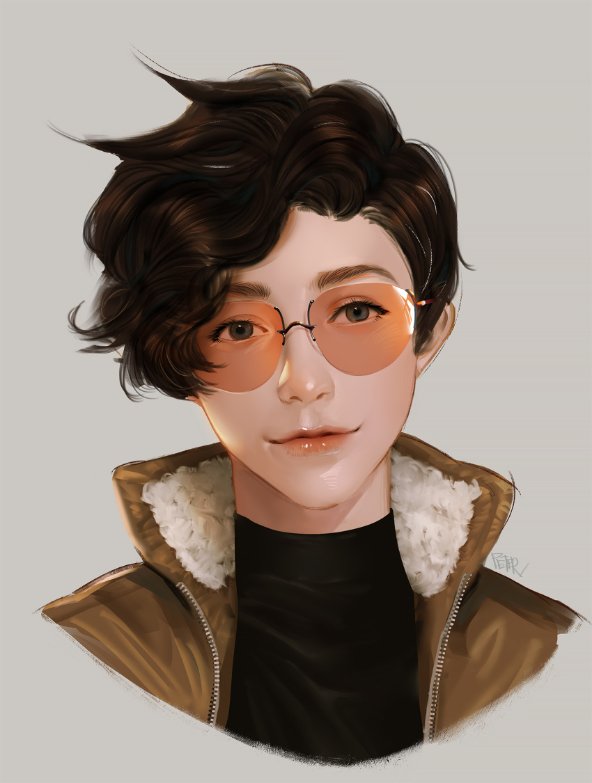 1girl artist_name aviator_sunglasses bangs black_shirt brown_hair brown_jacket closed_mouth commentary eyebrows eyelashes face fur-trimmed_jacket fur_trim glasses grey_background highres jacket light_smile lips looking_at_viewer nose orange-tinted_eyewear overwatch peter_xiao realistic rimless_eyewear shirt short_hair signature simple_background solo sunglasses tracer_(overwatch) turtleneck wavy_hair zipper