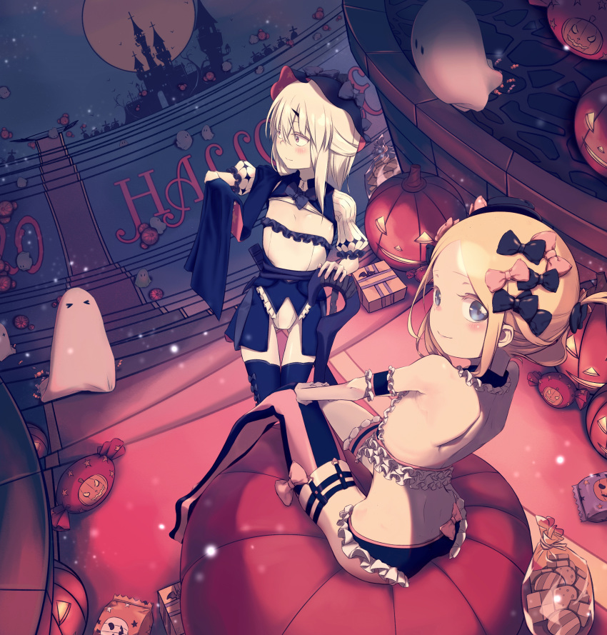 2girls abigail_williams_(fate/grand_order) absurdres arm_garter back black_bow black_headwear black_legwear blonde_hair blue_eyes blush bow candy closed_mouth commentary_request daisi_gi fate/grand_order fate_(series) food ghost hair_bow halloween hat highres huge_filesize jack-o'-lantern lavinia_whateley_(fate/grand_order) looking_at_viewer looking_back multiple_girls orange_bow pink_legwear puffy_sleeves pumpkin short_hair sitting smile standing thighhighs two-tone_legwear