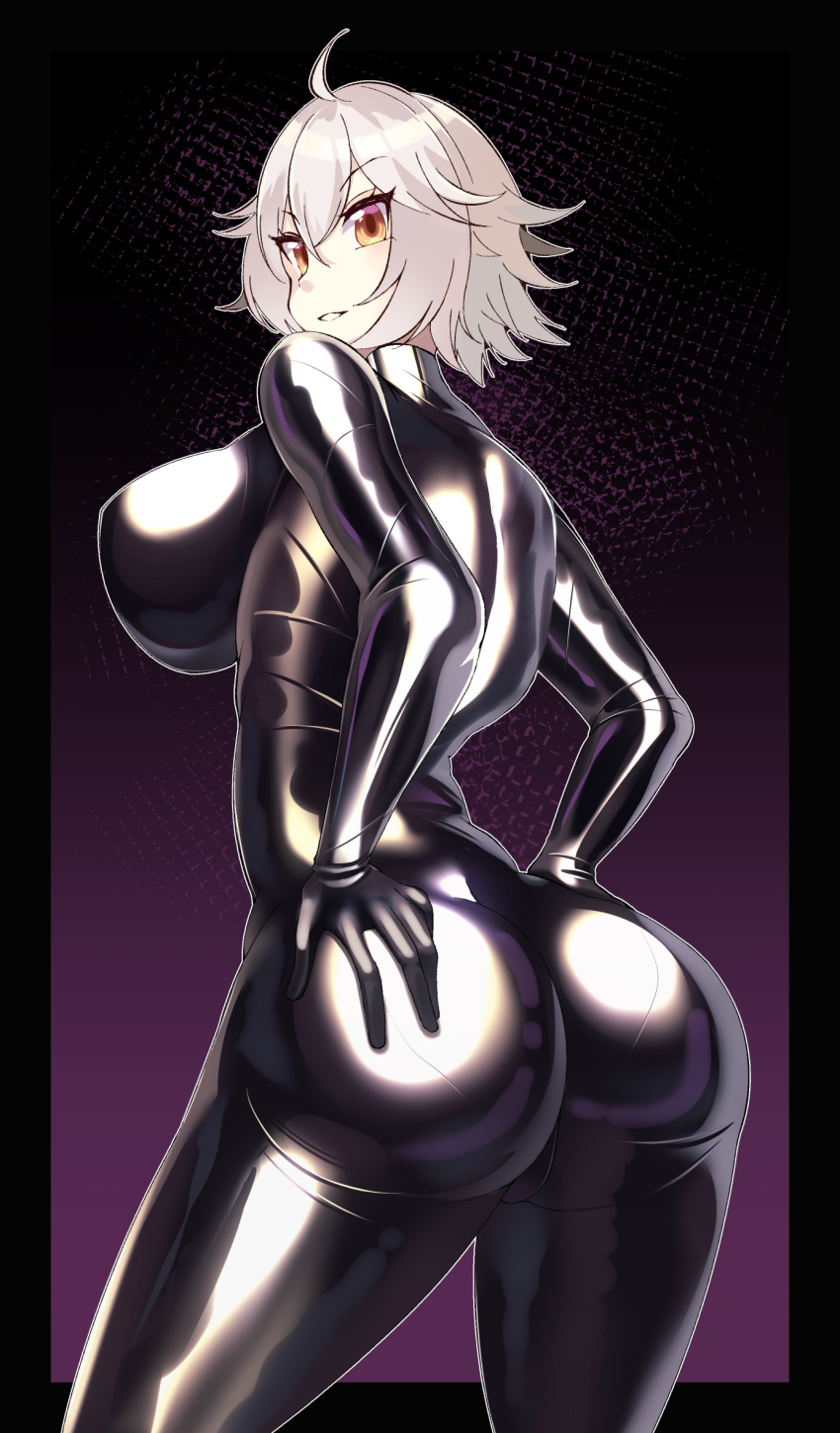 1girl ahoge ass bangs bodysuit breasts cowboy_shot fate/grand_order fate_(series) highres jeanne_d'arc_(alter)_(fate) jeanne_d'arc_(fate) jeanne_d'arc_(fate)_(all) large_breasts latex_bodysuit looking_at_viewer looking_back short_hair silver_hair skin_tight smile tsurime volyz yellow_eyes